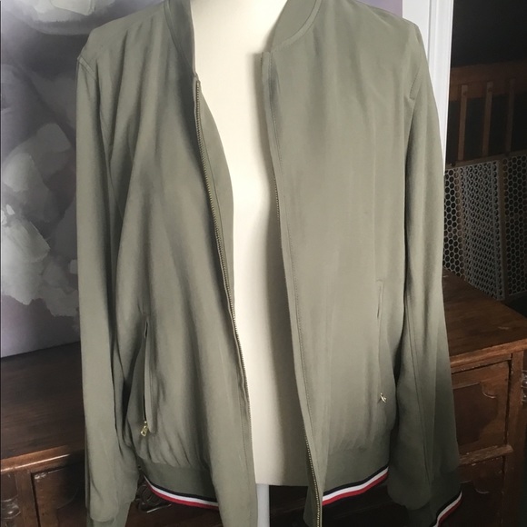 Tommy Hilfiger Bomber - Picture 2 of 6